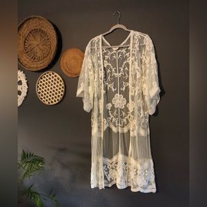 Creamy white Dizzy Gal kimono